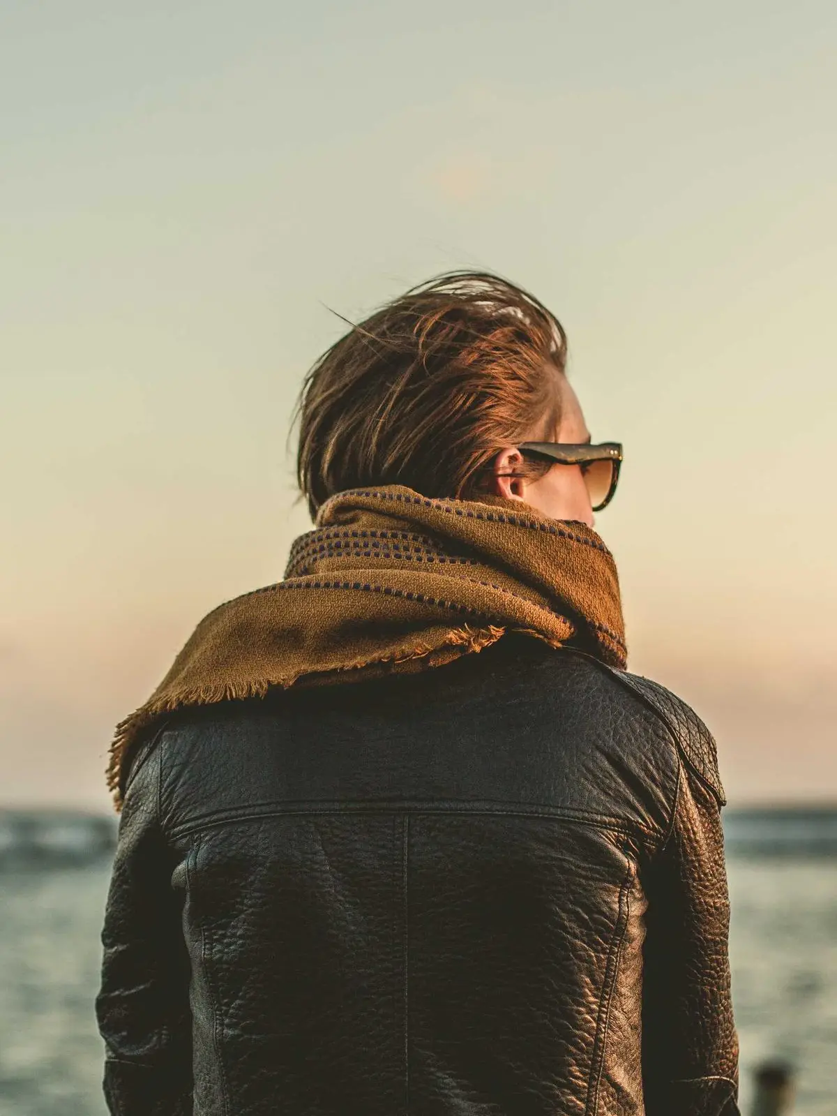 Portrait lifestyle au coucher du soleil